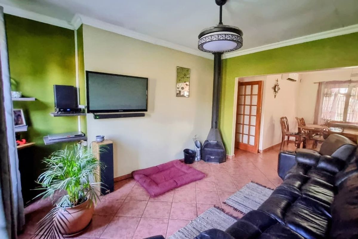 A cozy 3-bedroom nest with solar and backup water supply - Photo 4