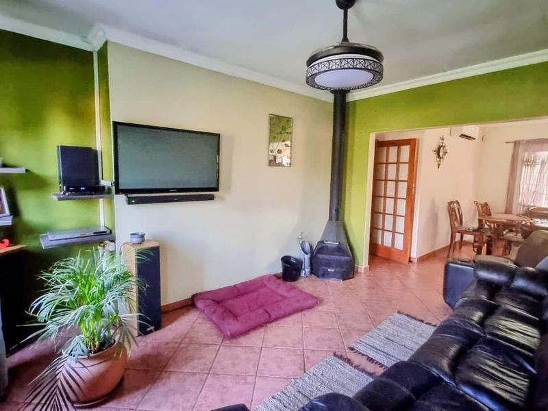 A cozy 3-bedroom nest with solar and backup water supply - Photo 4