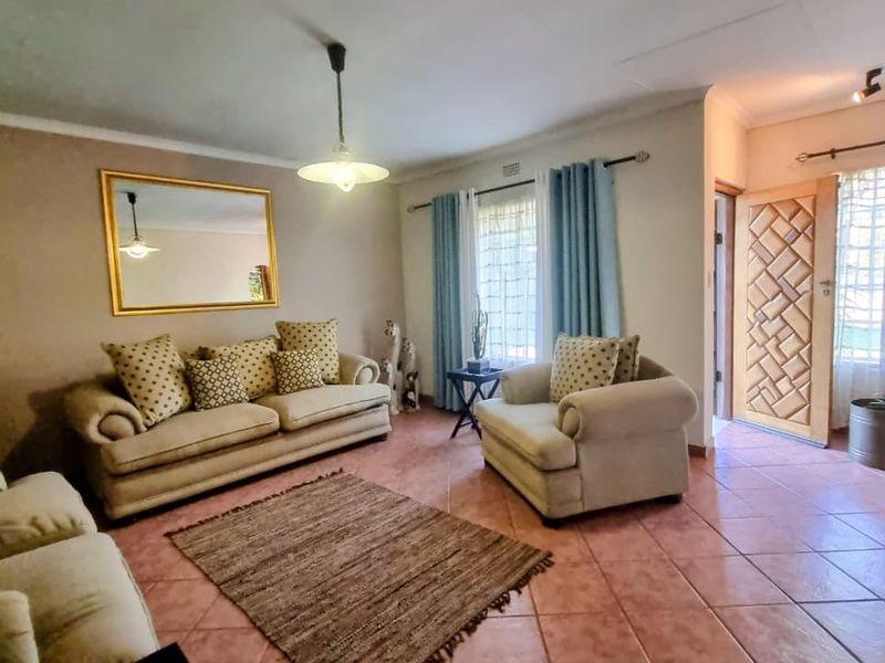 A cozy 3-bedroom nest with solar and backup water supply - Photo 5