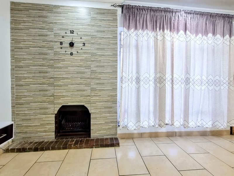 Charming family home on a large erf - Photo 10
