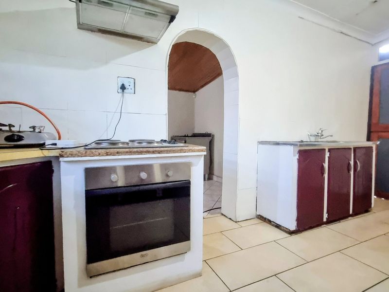 Charming family home on a large erf - Photo 7