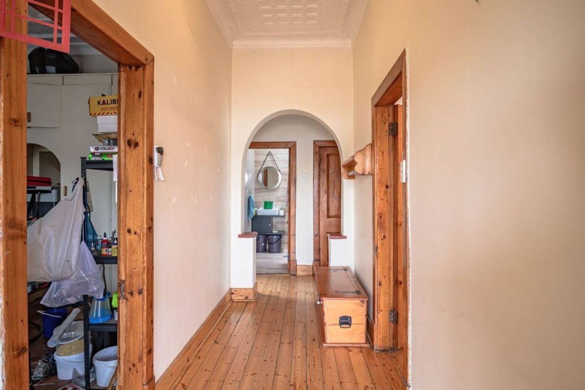 Charming Family Home with Cottage Potential in Kensington - Photo 3
