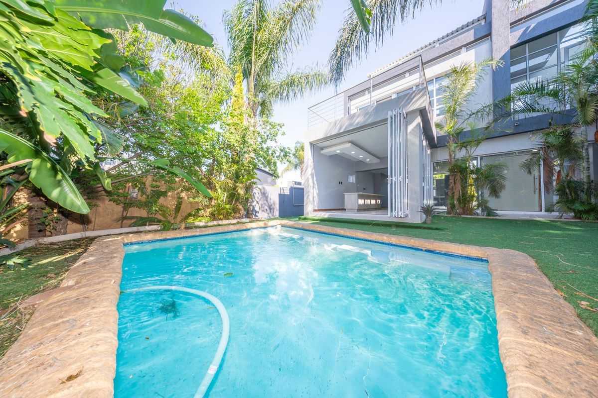 Ultra Modern Family Home with Pool in Thornvalley Estate - Photo 2