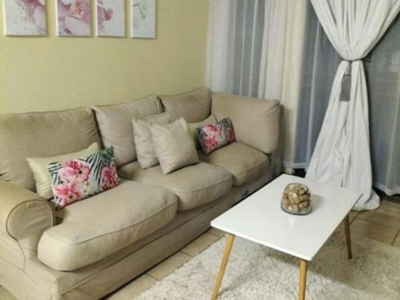 3 Bedroom Townhouse in Roodepoort - Photo 7