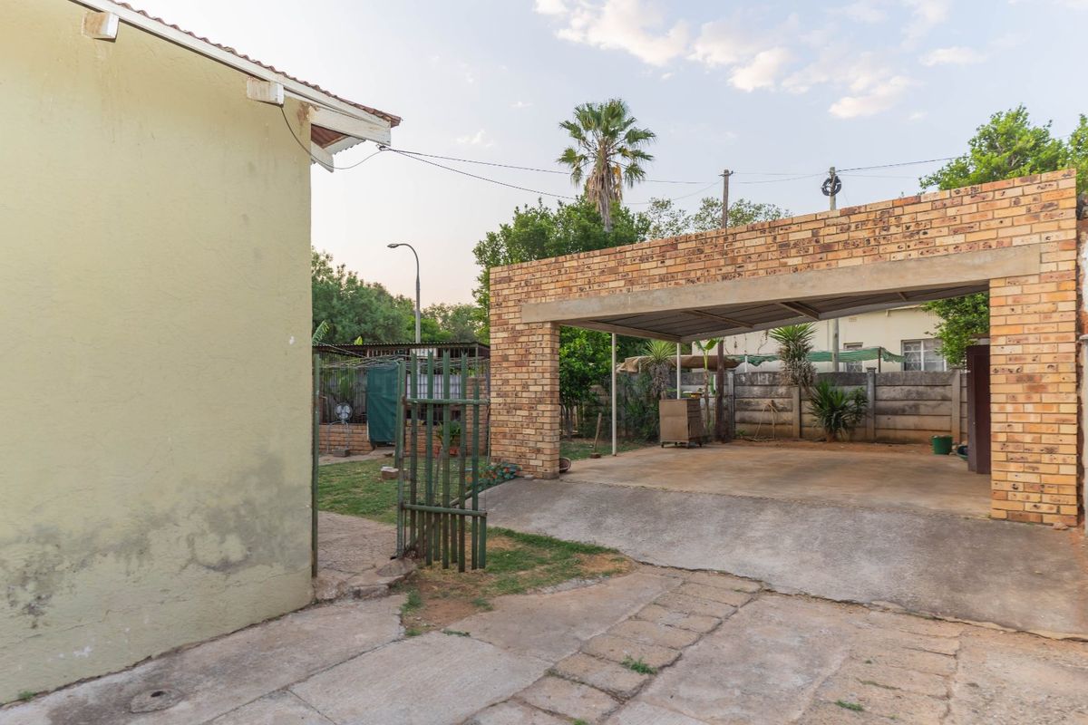 Centrally located Home For Sale.... - Photo 3
