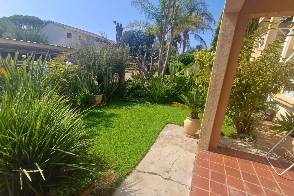 2 Bedroom Apartment in Wilkoppies - Photo 3