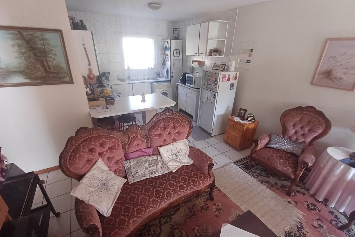 2 Bedroom Apartment in Wilkoppies - Photo 5