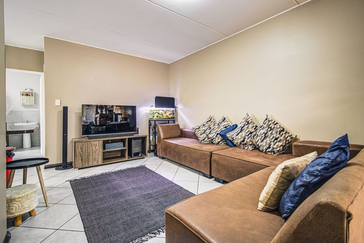 Modern Comfort, Ground Floor Bliss  - Photo 3