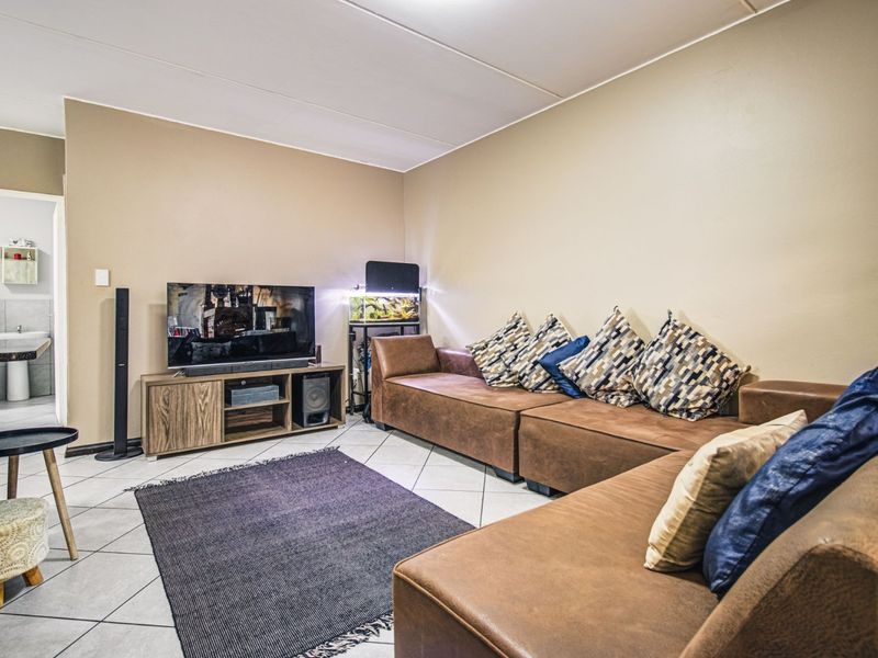 Modern Comfort, Ground Floor Bliss  - Photo 3