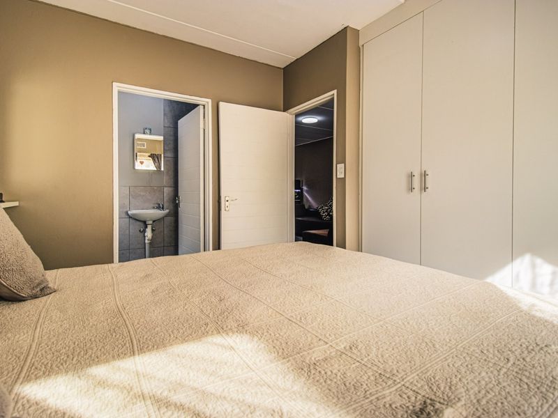 Modern Comfort, Ground Floor Bliss  - Photo 9
