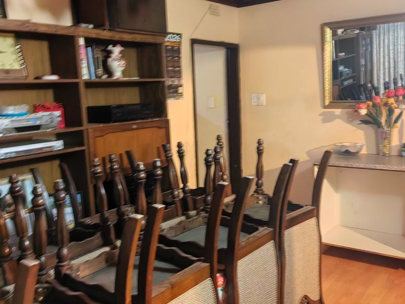 Spacious 4 Bedroom Home in Westernburg - Photo 8