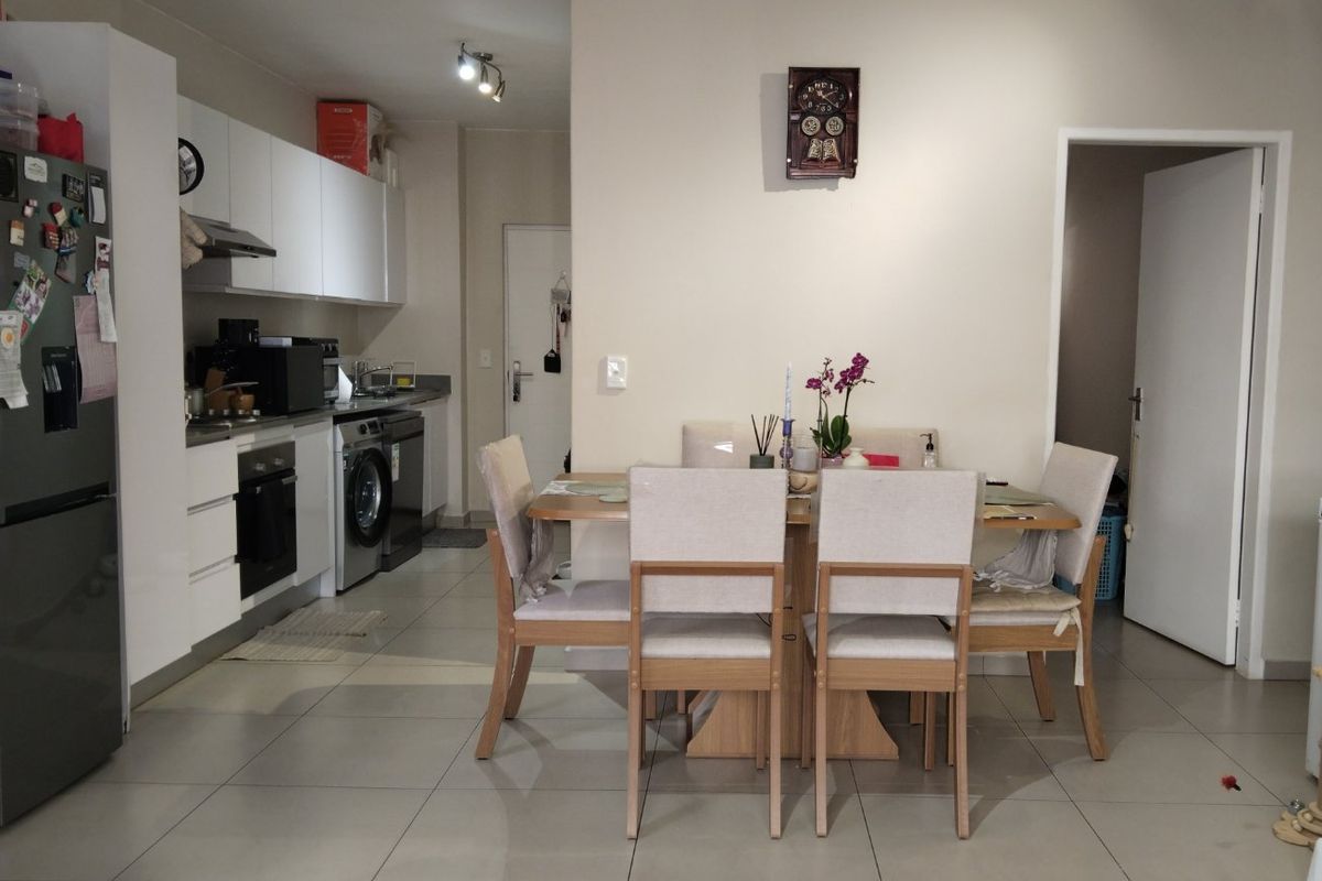 Modern lock up and go, Investment or family Apartment with pool and security - Photo 3