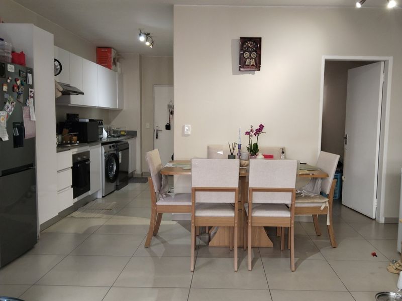 Modern North Riding flat with secure, vibrant living - Photo 6
