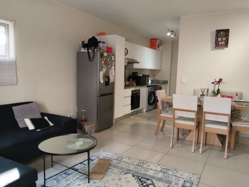 Modern North Riding flat with secure, vibrant living - Photo 7