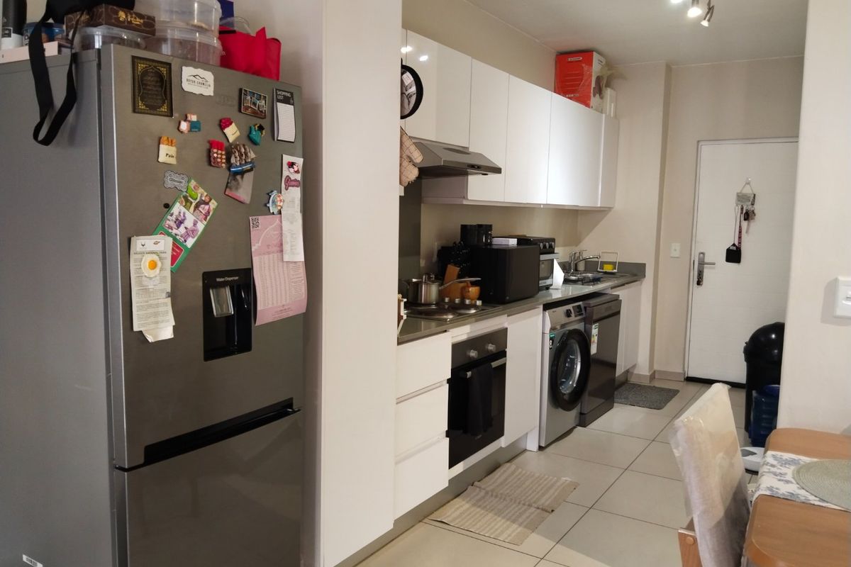Modern North Riding flat with secure, vibrant living - Photo 5