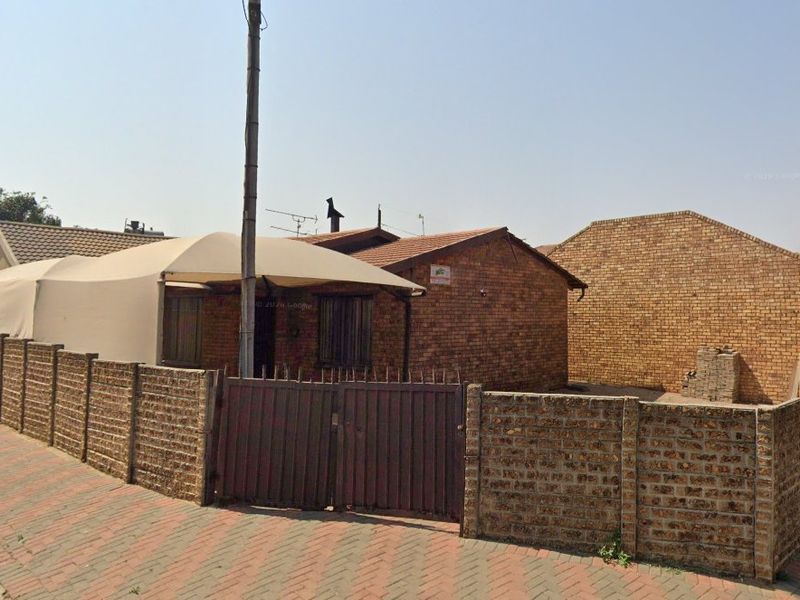 Cozy Daveyton Home with Fibre and Secure Parking - Photo 1