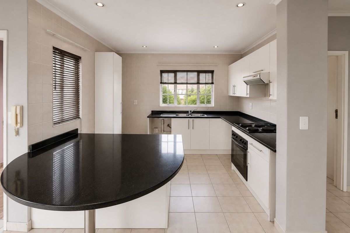 Sunny Edenvale Flat with Open Plan Living in Lovely Security Complex within Boomed Area! - Photo 5