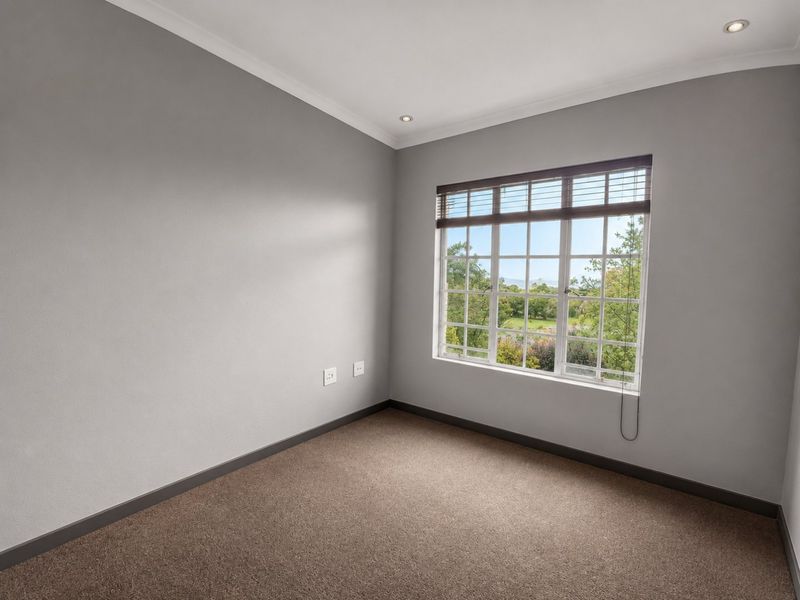 Sunny Edenvale Flat with Open Plan Living in Lovely Security Complex within Boomed Area! - Photo 10