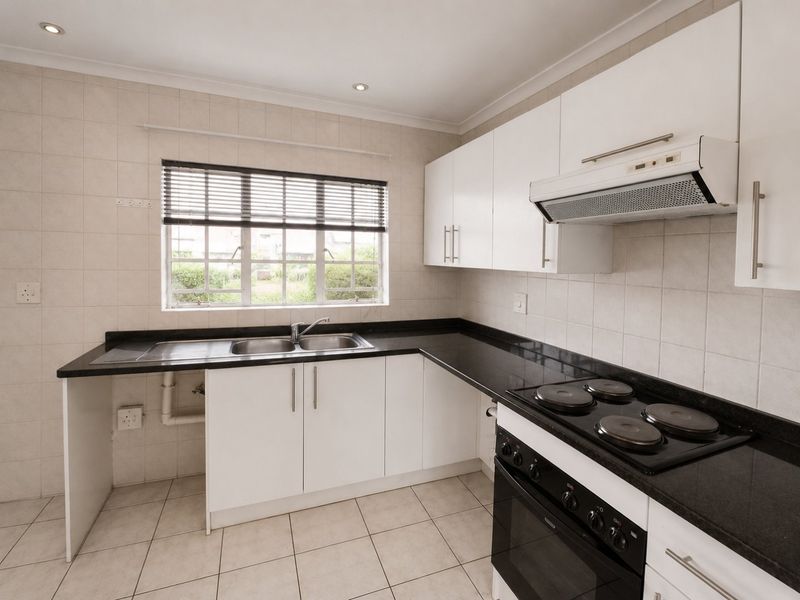 Sunny Edenvale Flat with Open Plan Living in Lovely Security Complex within Boomed Area! - Photo 6