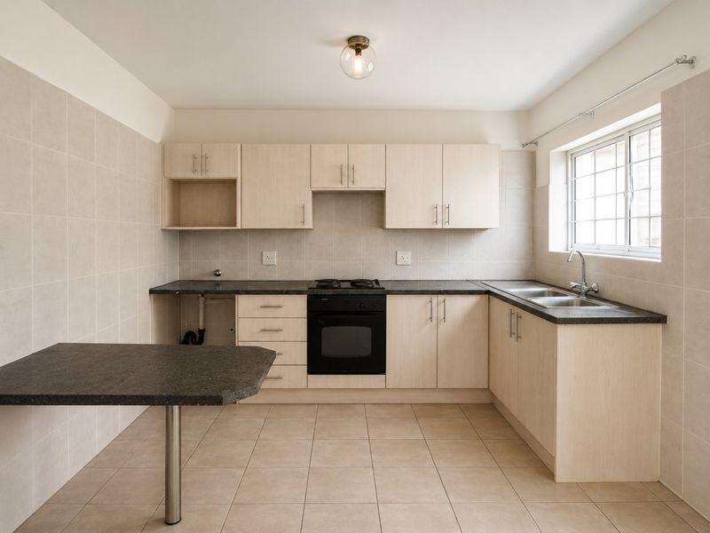 Bright Edenvale flat with open plan living situated close to Amenities! - Photo 4