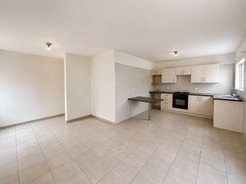 Bright Edenvale flat with open plan living situated close to Amenities! - Photo 2