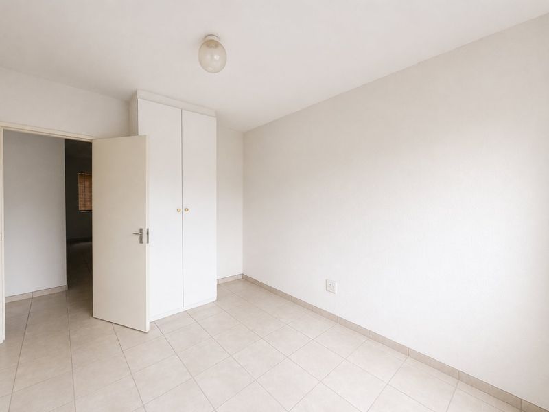 Bright Edenvale flat with open plan living situated close to Amenities! - Photo 9