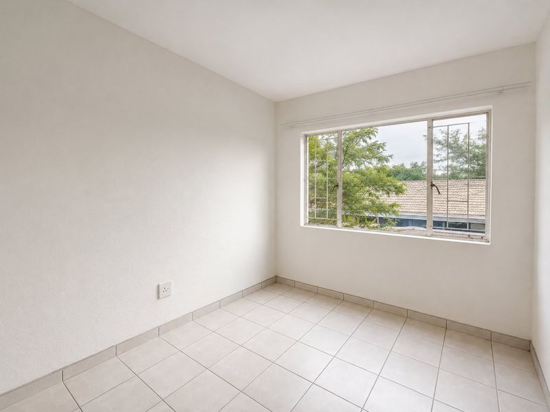 Bright Edenvale flat with open plan living situated close to Amenities! - Photo 8