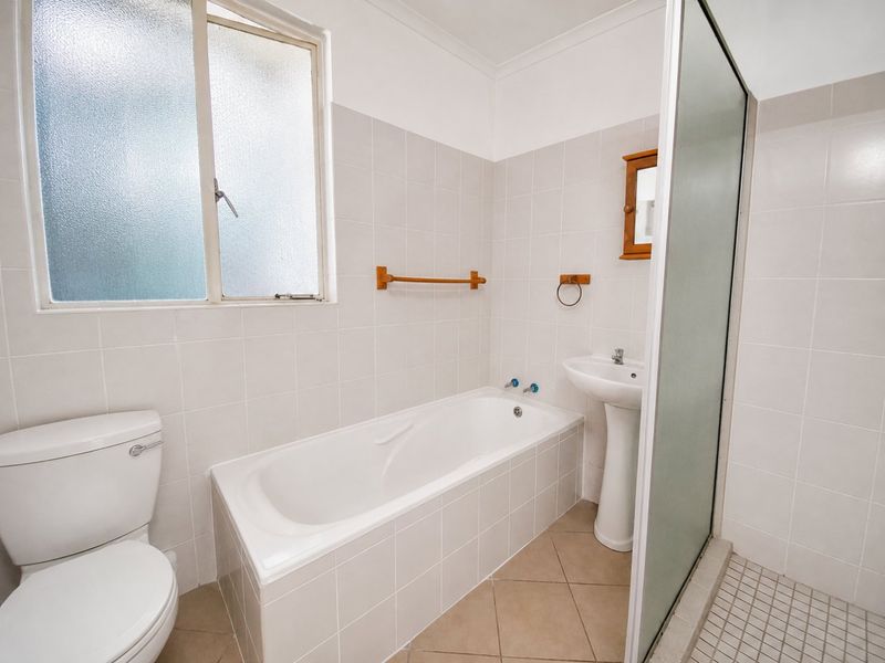 Bright Edenvale flat with open plan living situated close to Amenities! - Photo 7