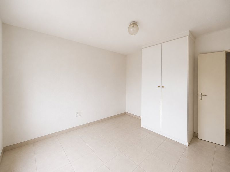 Bright Edenvale flat with open plan living situated close to Amenities! - Photo 6