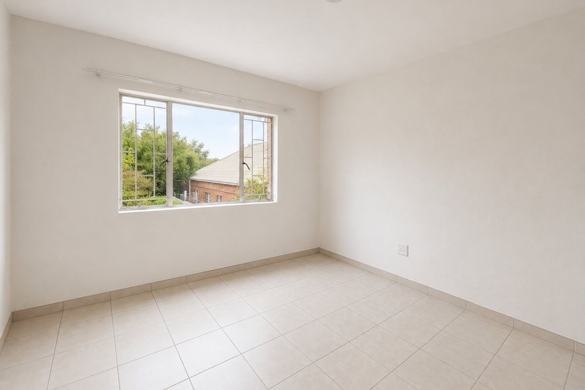Bright Edenvale flat with open plan living situated close to Amenities! - Photo 5