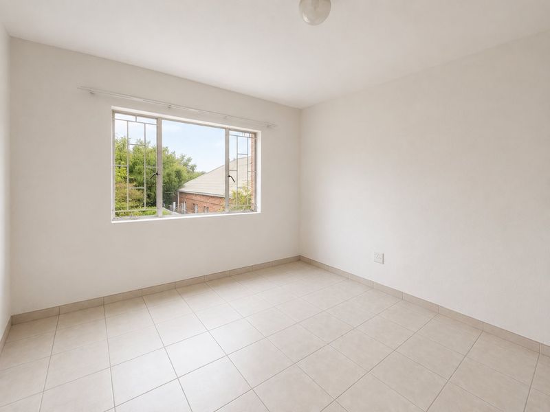Bright Edenvale flat with open plan living situated close to Amenities! - Photo 5