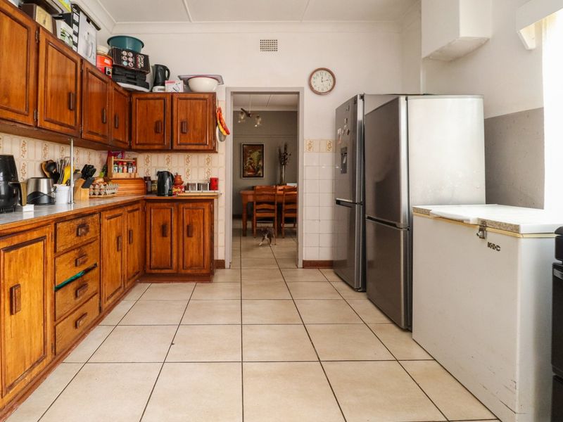 Solid Family Home with Spacious Living & Exceptional Outbuildings - Photo 10
