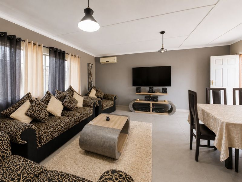 Klopperpark family home with granny flat bliss - Photo 3