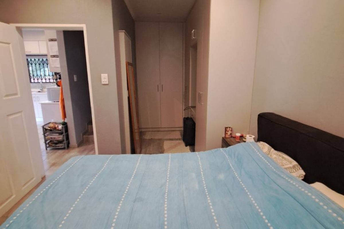 REAL ESTATE SERVICES INVITES YOU TO A STYLISH NEW APARTMENT  - Photo 4