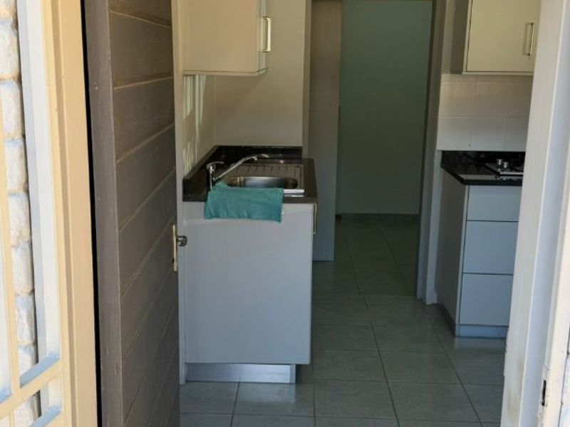 REAL ESTATE SERVICES INVITES YOU TO JANINE'S STYLISH NEW APARTMENT  - Photo 3