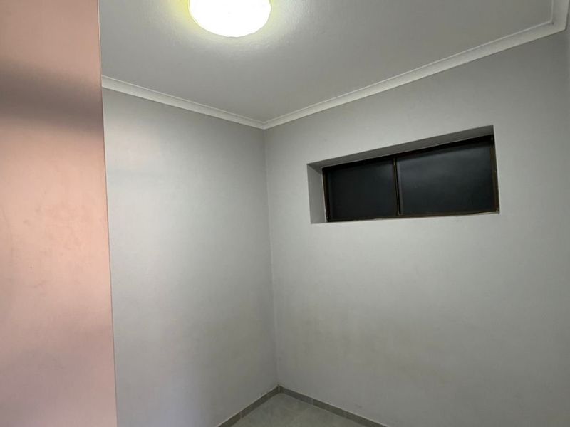 REAL ESTATE SERVICES INVITES YOU TO JANINE'S STYLISH NEW APARTMENT  - Photo 7