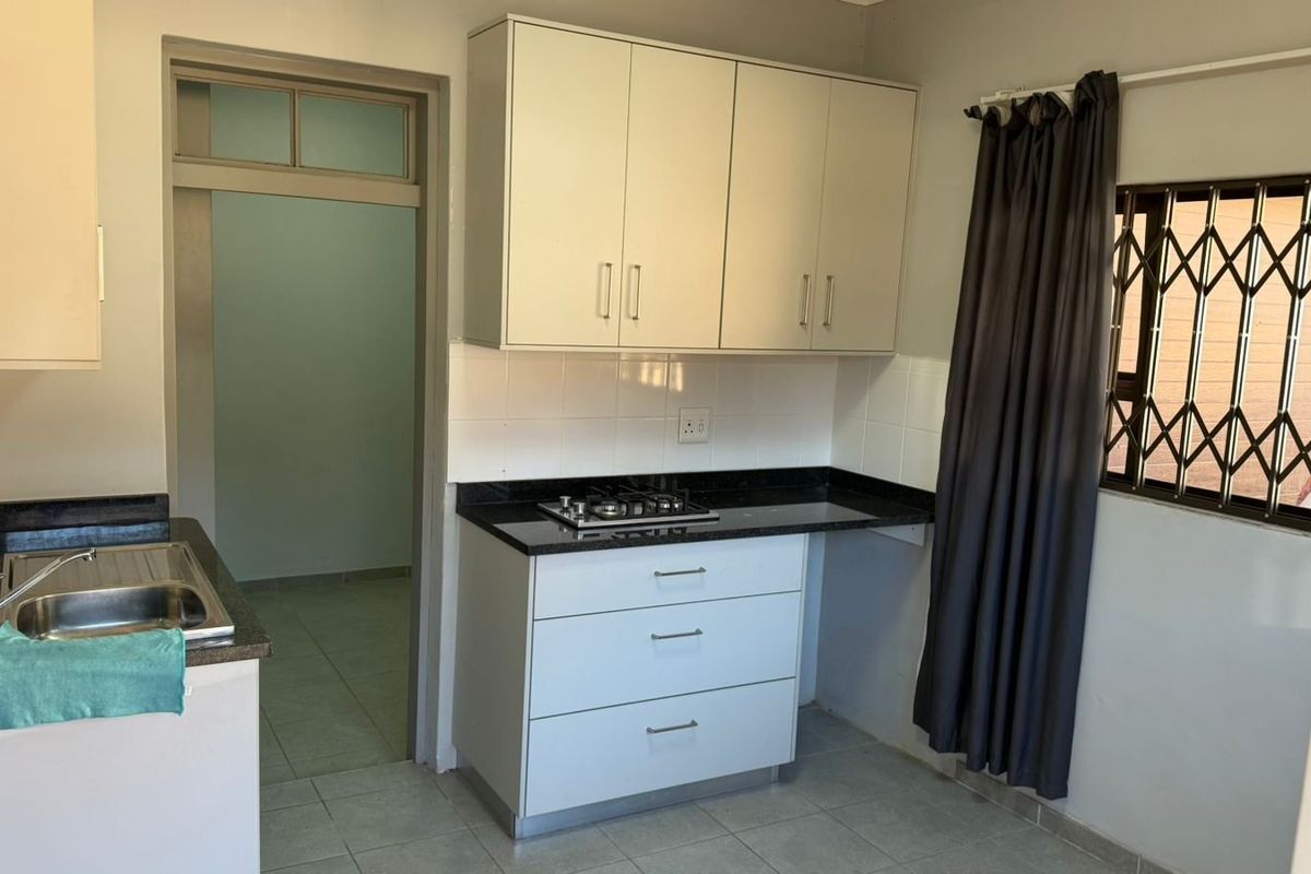REAL ESTATE SERVICES INVITES YOU TO JANINE'S STYLISH NEW APARTMENT  - Photo 2