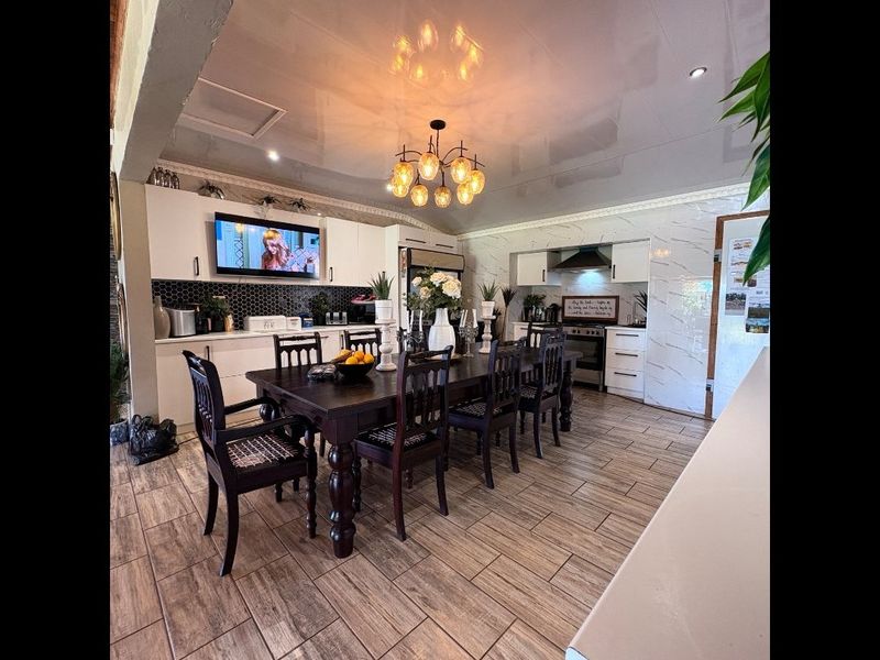 Luxury, Space, Location — All in One! - Photo 8