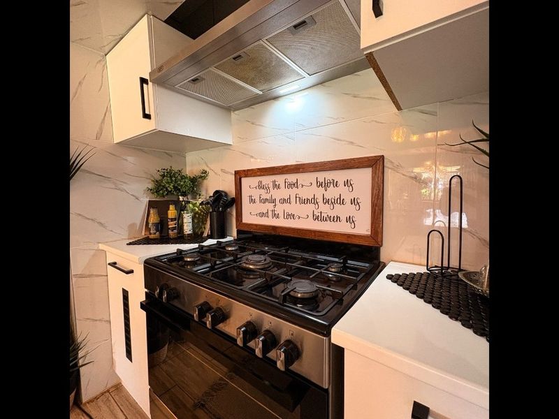 Luxury, Space, Location — All in One! - Photo 9