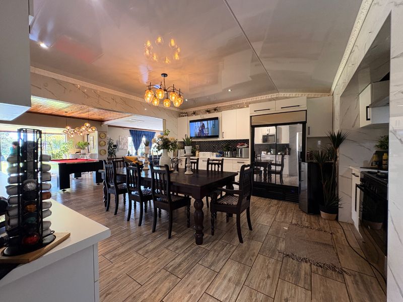 Luxury, Space, Location — All in One! - Photo 7