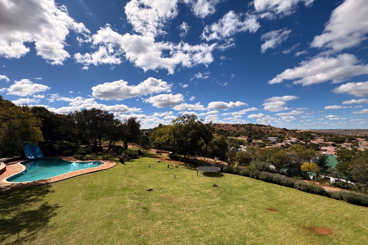 Luxury, Space, Location — All in One! - Photo 2