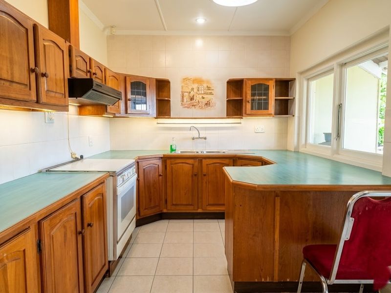 SPACIOUS FAMILY HOME IN A SECURE COMPLEX - Photo 4