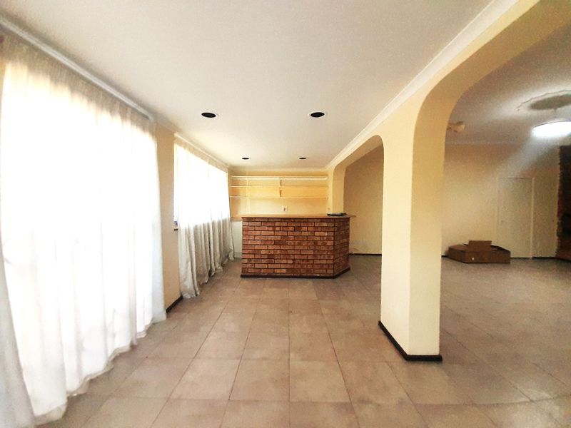 SPACIOUS FAMILY HOME IN A SECURE COMPLEX - Photo 8