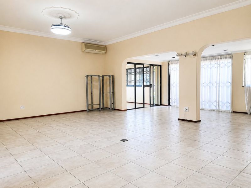 SPACIOUS FAMILY HOME IN A SECURE COMPLEX - Photo 7
