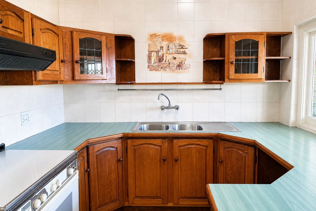 SPACIOUS FAMILY HOME IN A SECURE COMPLEX - Photo 5