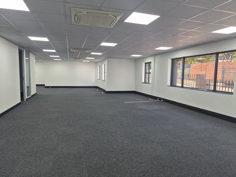 Exceptional Fitted Office in A-Grade Sunninghill Office Park - Photo 10