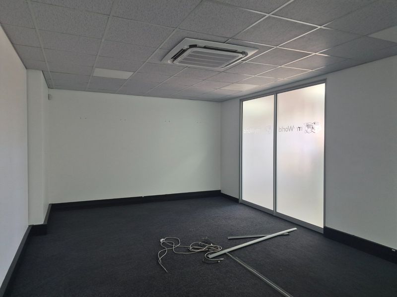 Exceptional Fitted Office in A-Grade Sunninghill Office Park - Photo 9