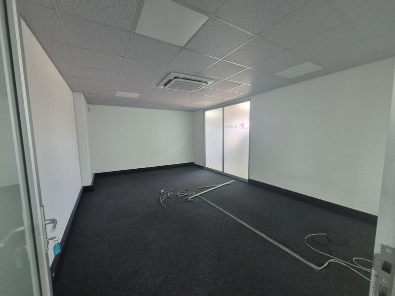 Exceptional Fitted Office in A-Grade Sunninghill Office Park - Photo 8