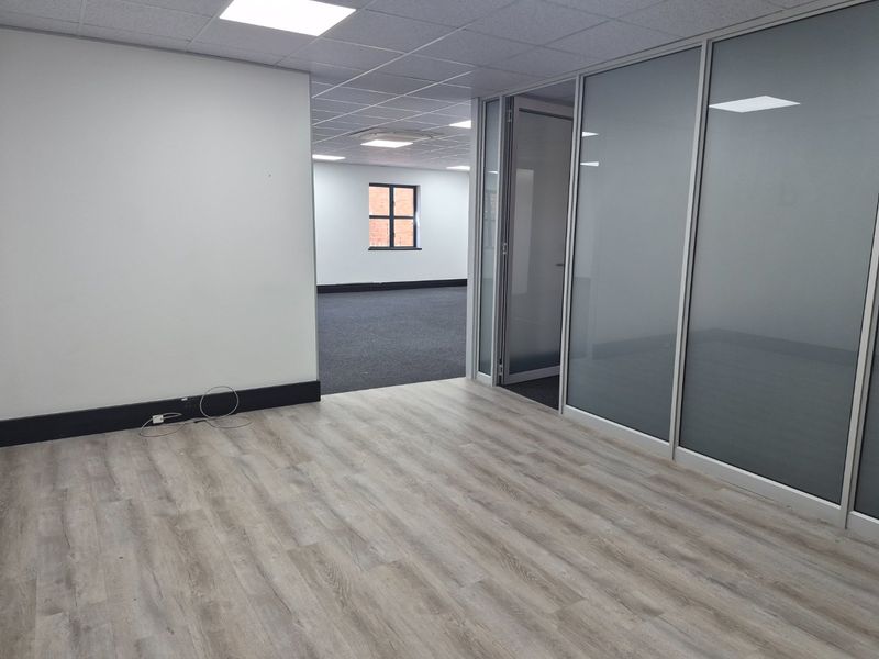 Exceptional Fitted Office in A-Grade Sunninghill Office Park - Photo 6