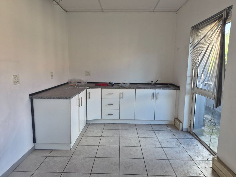 A-Grade Sunninghill Office Ready for Custom Fitout - Photo 10